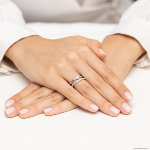 Pierścionek W0674 z diamentami białe złoto