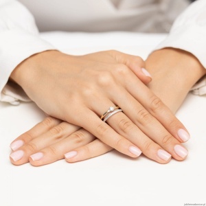 Pierścionek W0674 z diamentami żółte złoto