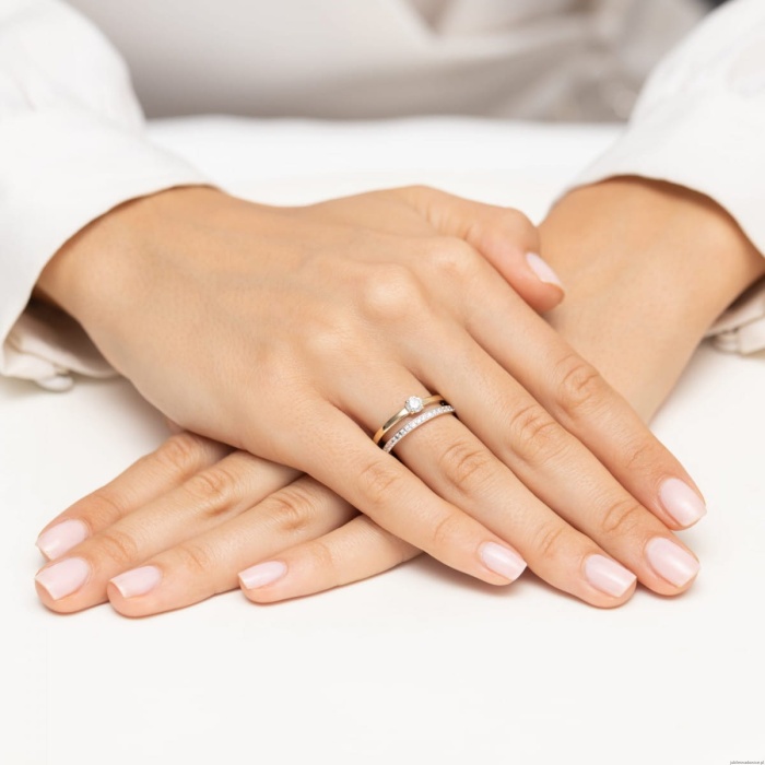 Pierścionek W0674 z diamentami żółte złoto