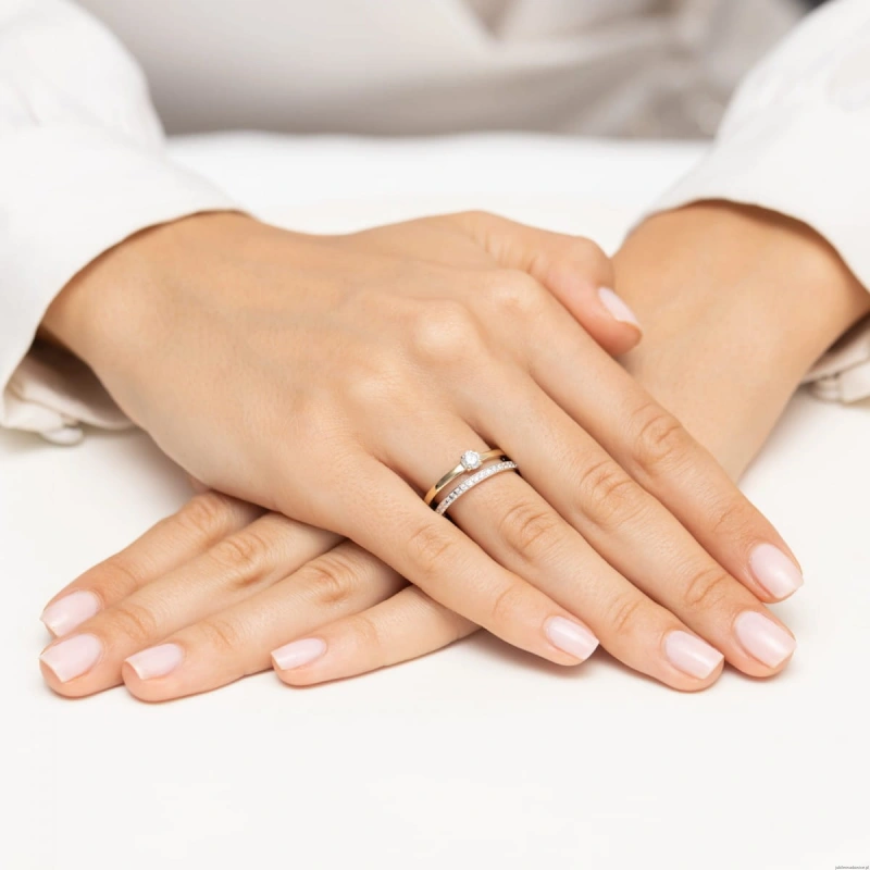 Pierścionek W0674 z diamentami żółte złoto