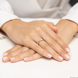 Pierścionek W0679 Diament żółte złoto
