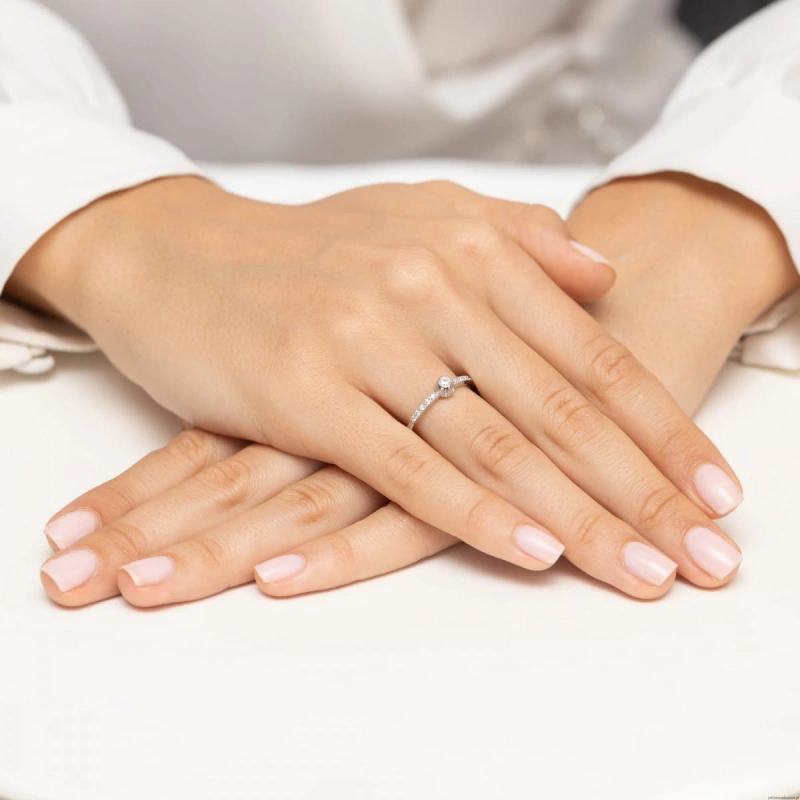 Pierścionek W0680 z diamentami białe złoto