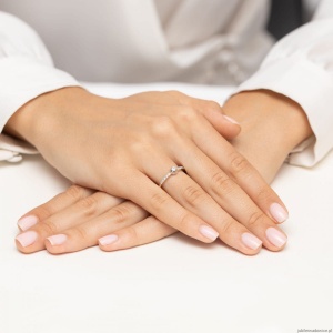 Pierścionek W0680 z diamentami żółte złoto