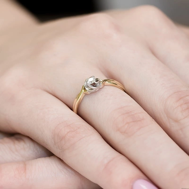 Pierścionek W0329 Diament Labolatoryjny 0,10ct żółte złoto