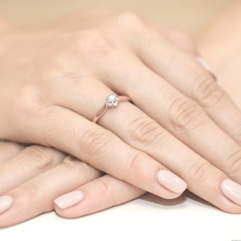 Pierścionek W0062 Diament Labolatoryjny 0,15ct różowe złoto