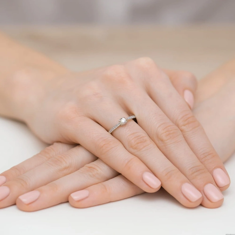 Pierścionek W0435 Diament Laboratoryjny 0,10ct białe złoto