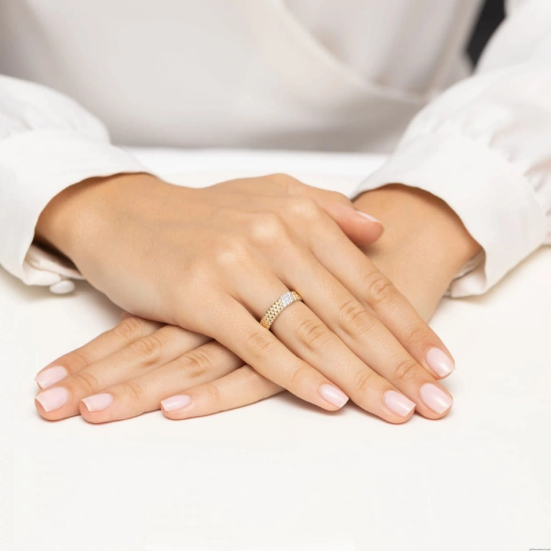 Pierścionek W0621 z diamentami żółte złoto