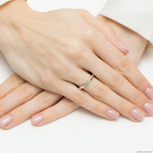 Pierścionek W0469 Szmaragd 0,15ct różowe złoto