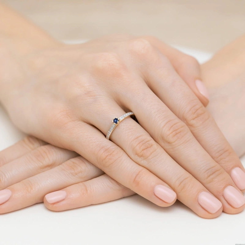 Pierścionek W0459 Szafir 0,15ct żółte złoto