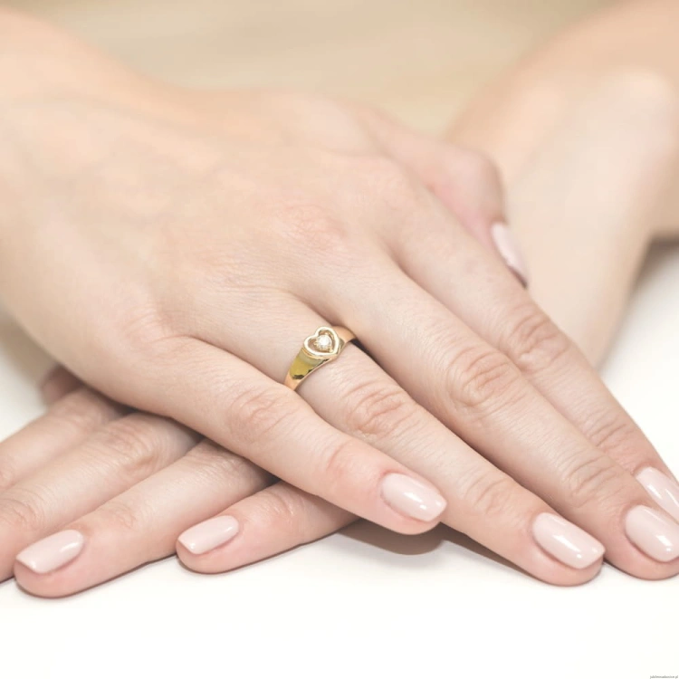Pierścionek W0001 Diament 0,10ct żółte złoto 375