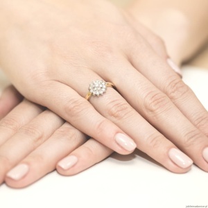 Pierścionek W0004 z diamentami żółte złoto 375