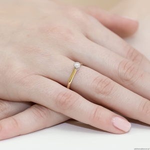 Pierścionek W0042 Diament 0,13ct Żółte złoto 375