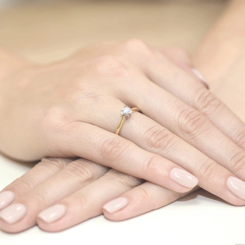 Pierścionek W0047 Diament 0,10ct Żółte złoto 375