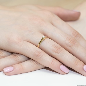 Pierścionek W0070 Diament 0,10ct Żółte złoto 375