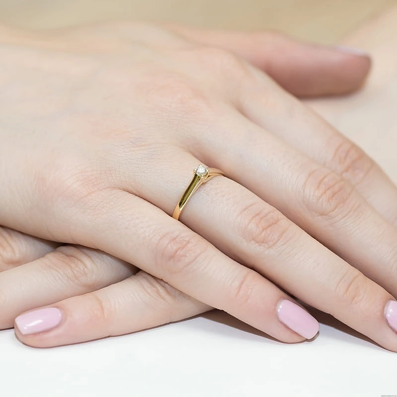 Pierścionek W0070 Diament 0,10ct Żółte złoto 375