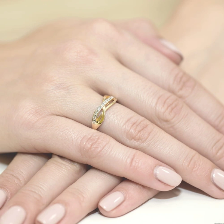 Pierścionek W0090 z diamentami Żółte złoto 375