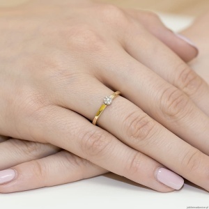Pierścionek W0100 z diamentami Żółte złoto 375