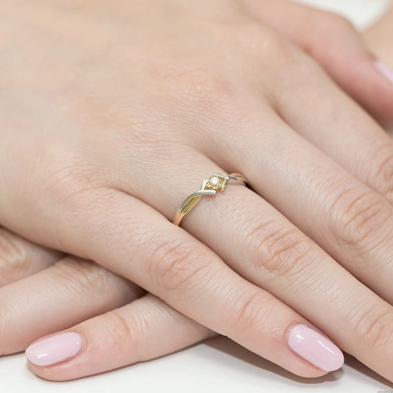 Pierścionek W0190 Diament 0,04ct Żółte złoto 375
