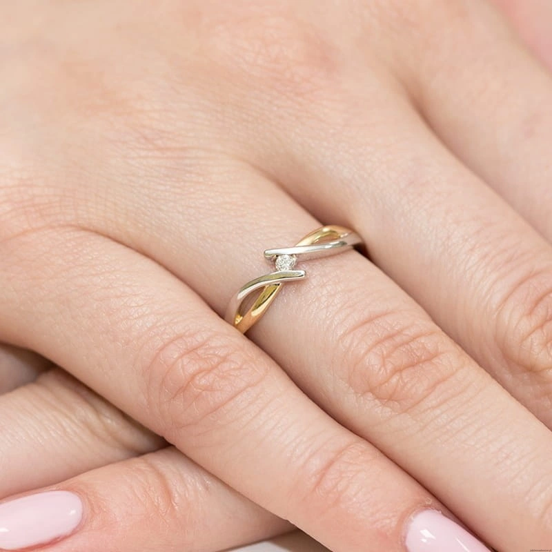 Pierścionek W0191 Diament 0,04ct Żółte złoto 375