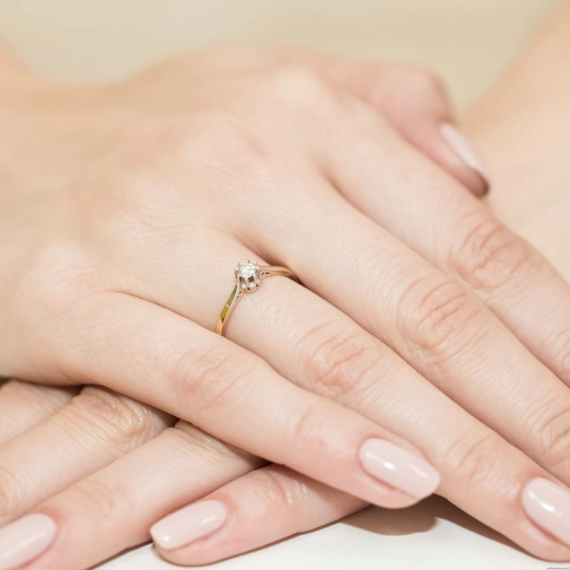 Pierścionek W0209 Diament 0,08ct Żółte złoto 375
