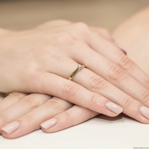 Pierścionek W0222 Diament 0,04ct Żółte złoto 375
