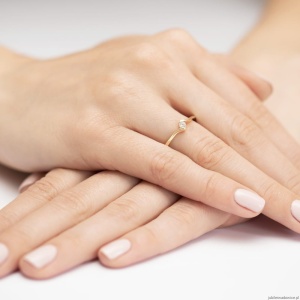 Pierścionek W0332 Diament 0,09ct Żółte złoto 375