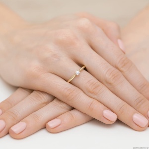 Pierścionek W0461 Diament 0,03ct Żółte złoto 375
