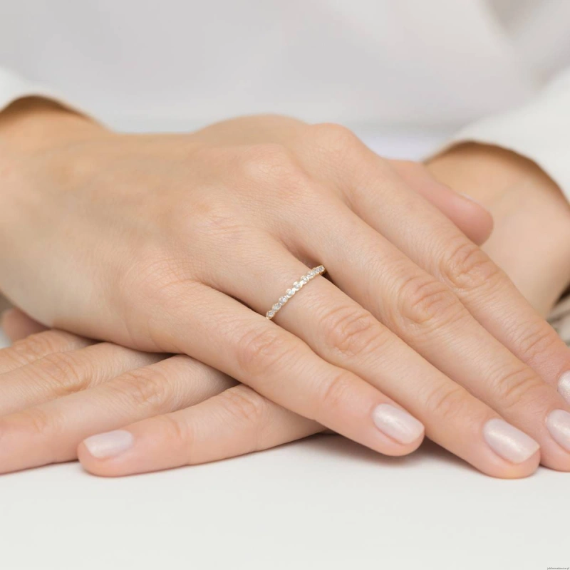 Pierścionek W0504 z diamentami Żółte złoto 375