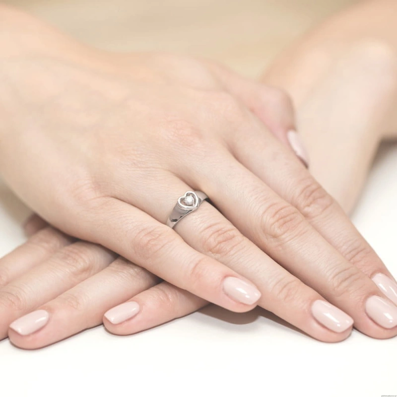 Pierścionek W0001 Diament 0,10ct Białe złoto 375