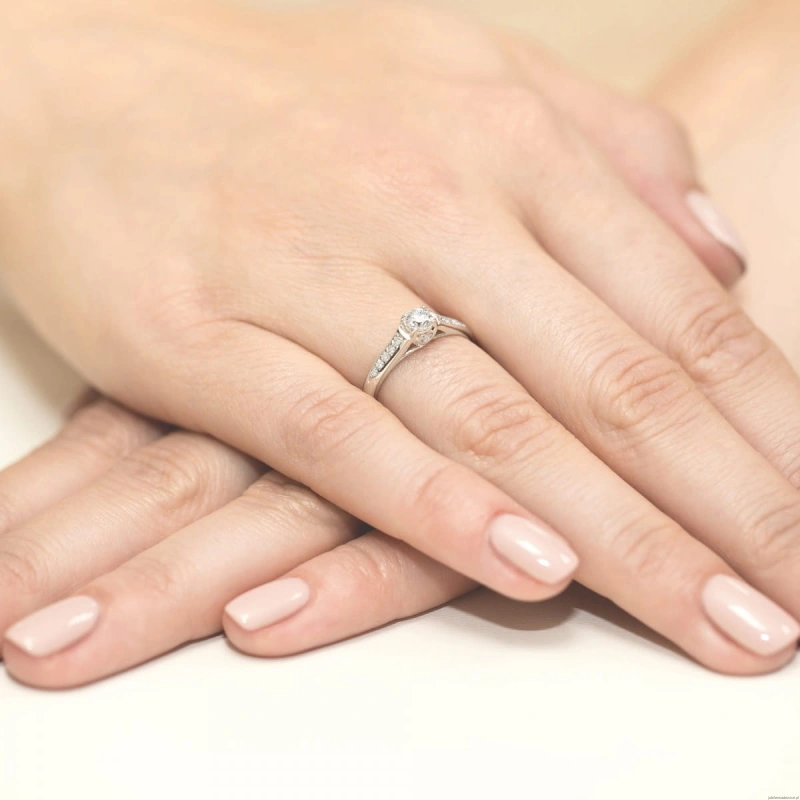 Pierścionek W0016 Diament 0,23ct Białe złoto 375
