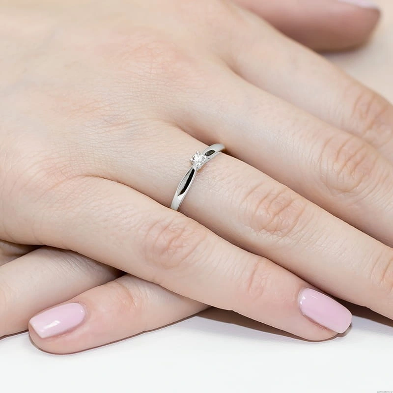 Pierścionek W0045 Diament 0,10ct Białe złoto 375