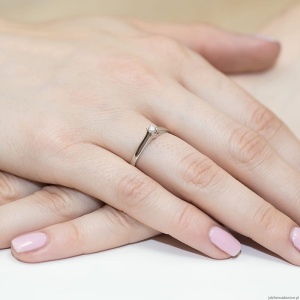 Pierścionek W0070 Diament 0,10ct Białe złoto 375