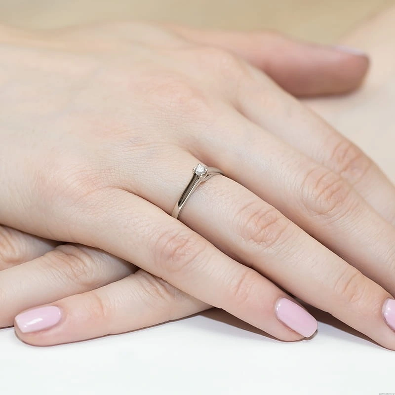 Pierścionek W0070 Diament 0,10ct Białe złoto 375
