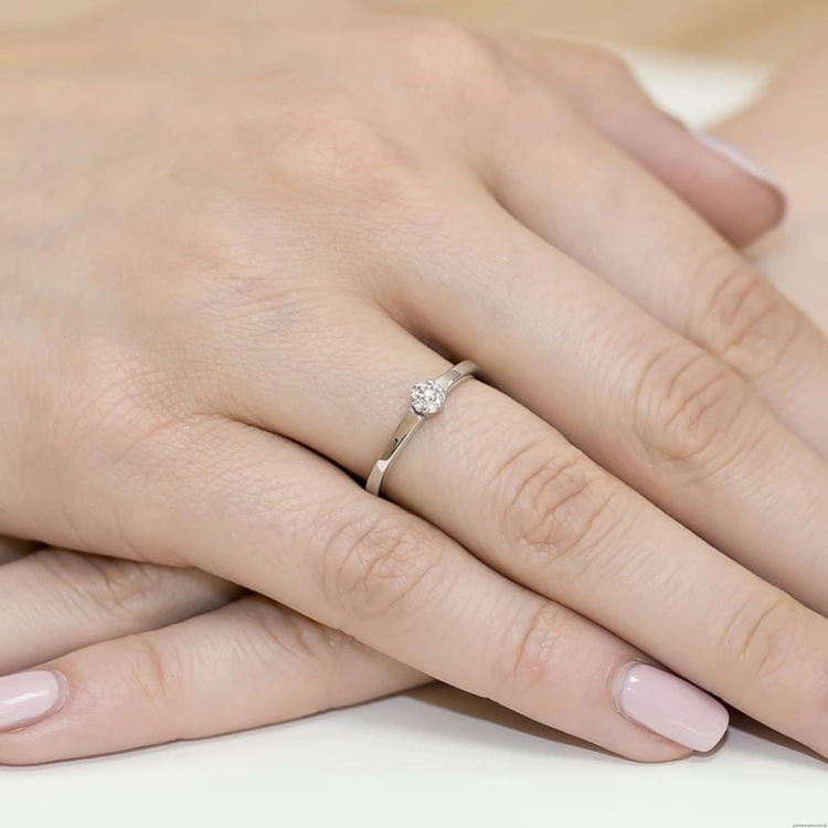 Pierścionek W0100 z diamentami Białe złoto 375