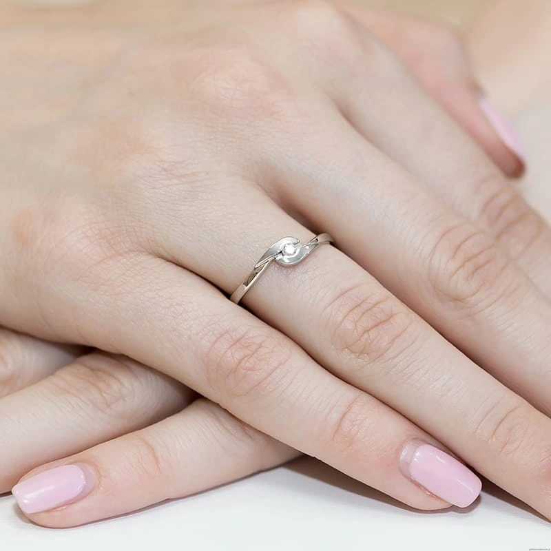Pierścionek W0158 Diament 0,05ct Białe złoto 375