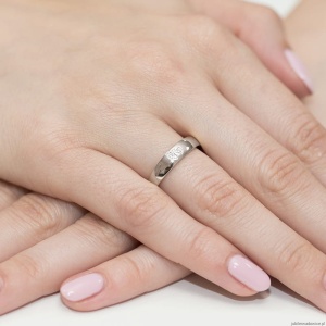 Pierścionek W0189 z diamentami Białe złoto 375