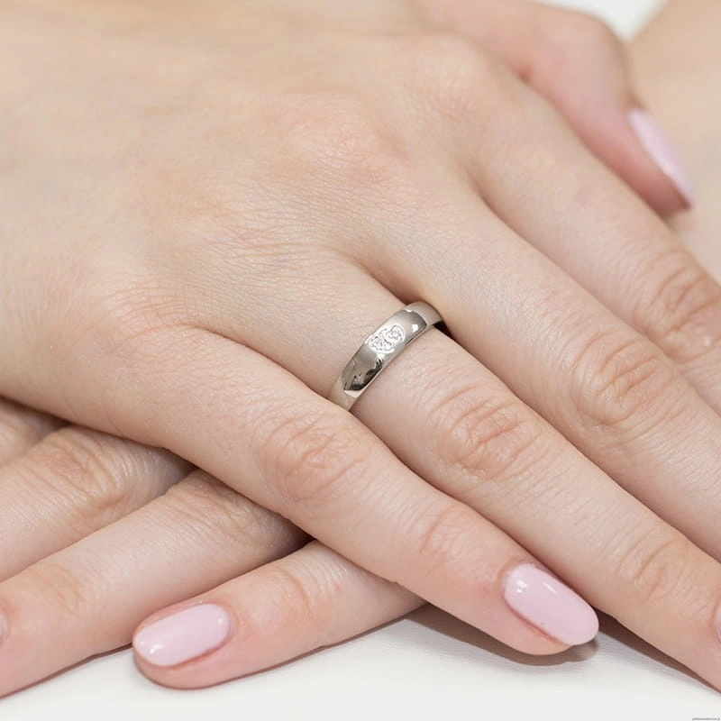 Pierścionek W0189 z diamentami Białe złoto 375