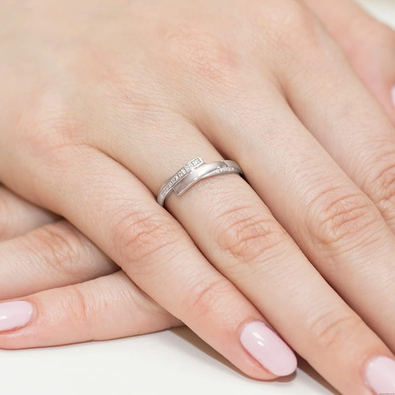 Pierścionek W0196 z diamentami Białe złoto 375