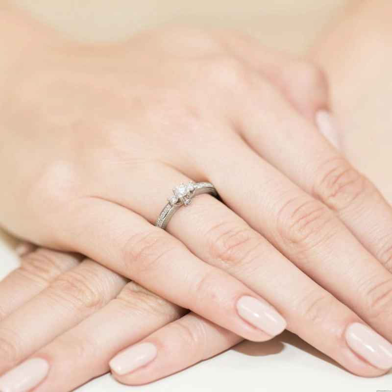 Pierścionek W0199 Diament 0,20ct Białe złoto 375
