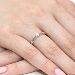 Pierścionek W0223 Diament 0,10ct Białe złoto 375