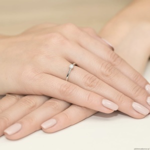 Pierścionek W0224 Diament 0,08ct Białe złoto 375