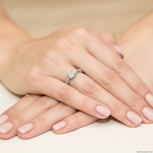 Pierścionek W302 Diament 0,08ct białe złoto 375