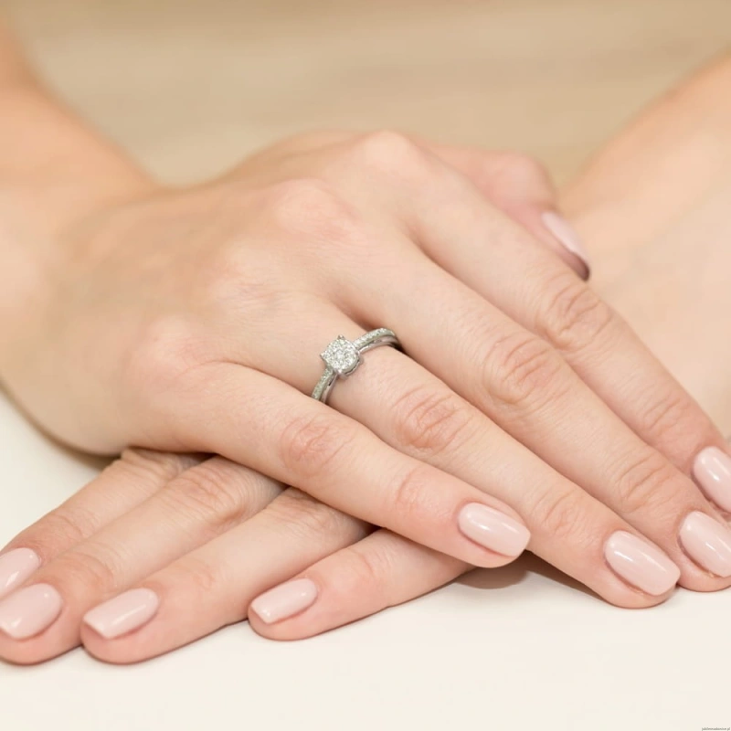 Pierścionek W302 Diament 0,08ct białe złoto 375