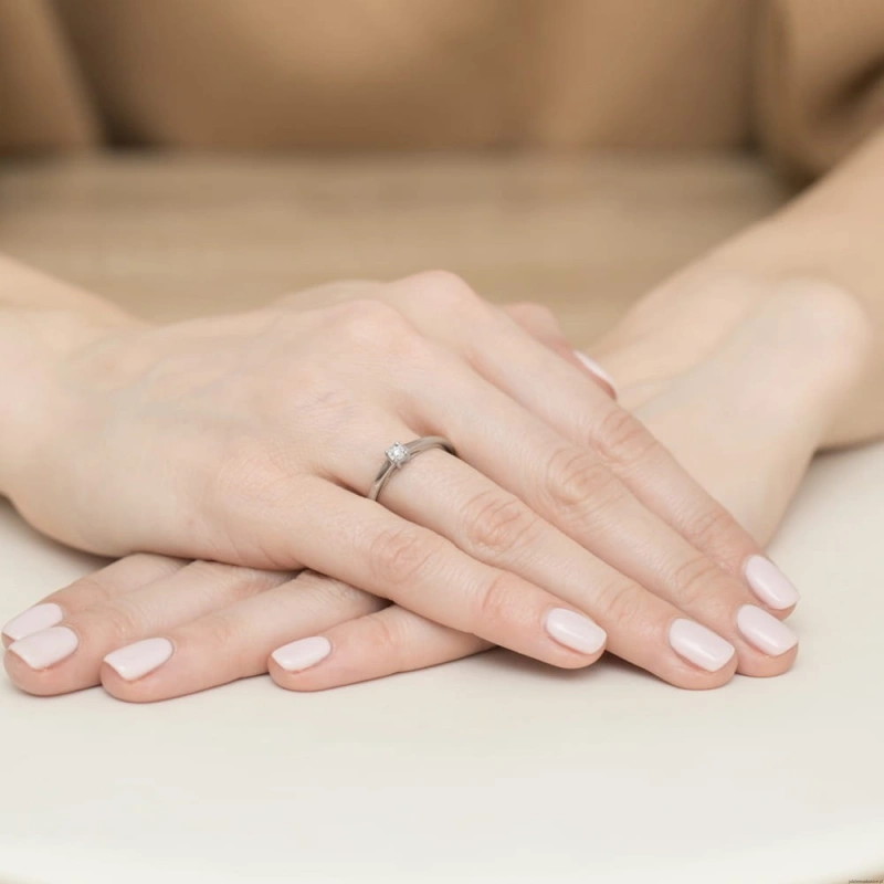 Pierścionek W0471 Diament 0,03ct białe złoto 375