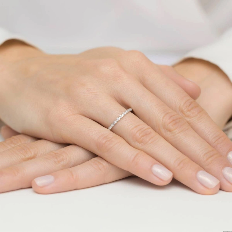 Pierścionek W0504 z diamentami białe złoto 375