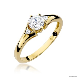Pierścionek W0076 Biały Szafir 0,60ct żółte złoto 375