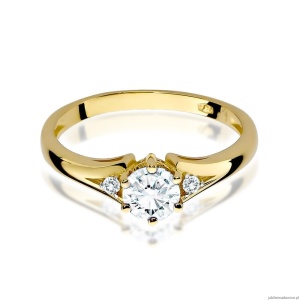 Pierścionek W0076 Biały Szafir 0,60ct żółte złoto 375