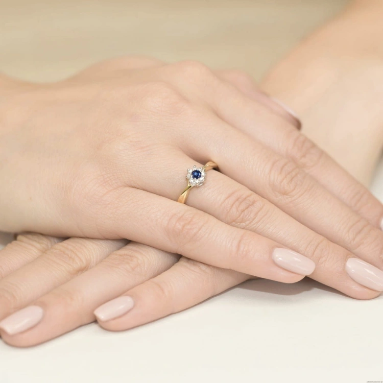 Pierścionek W0072 Szafir 0,15ct żółte złoto 375