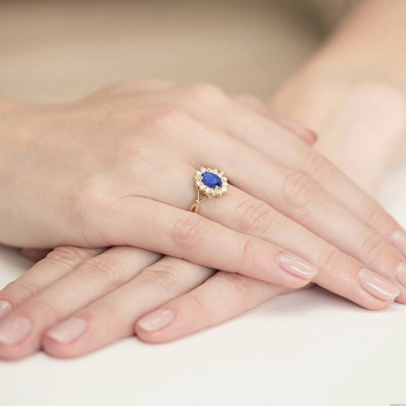 Pierścionek W0182 Szafir 0,90ct żółte złoto 375