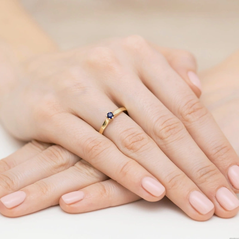 Pierścionek W0222 Szafir 0,15ct żółte złoto 375